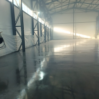 Топпинговый пол в цехе металлообработки - Благострой - укладка брусчатки. Бетонные топпинговые полы. Асфальтирование.