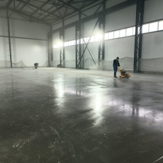 Бетонные промышленные полы - Благострой - укладка брусчатки. Бетонные топпинговые полы. Асфальтирование.