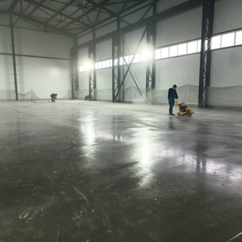 Бетонные промышленные полы - Благострой - укладка брусчатки. Бетонные топпинговые полы. Асфальтирование.