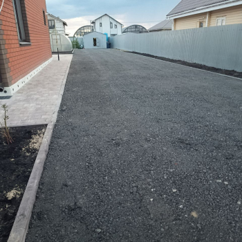 Укладка асфальтной срезки на придомовой территории - Благострой - укладка брусчатки. Бетонные топпинговые полы. Асфальтирование.