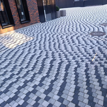 Укладка брусчатки на территории магазина - Благострой - укладка брусчатки. Бетонные топпинговые полы. Асфальтирование.